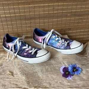 Galaxy Print Converse Sneakers unisex
M-7 W- 9